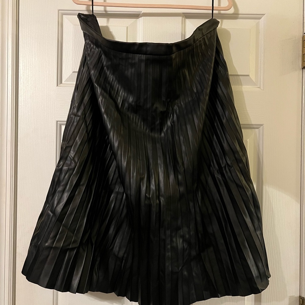 Bagatelle Plus Sized Black A-Line Pleated Skirt